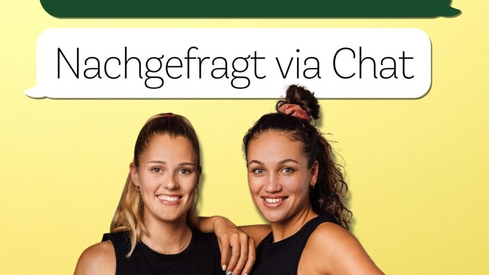 Portrait von Beachvolleyballduo Esmée Böbner und Zoé Vergé-Dépré mit Schriftzug im Hintergrund