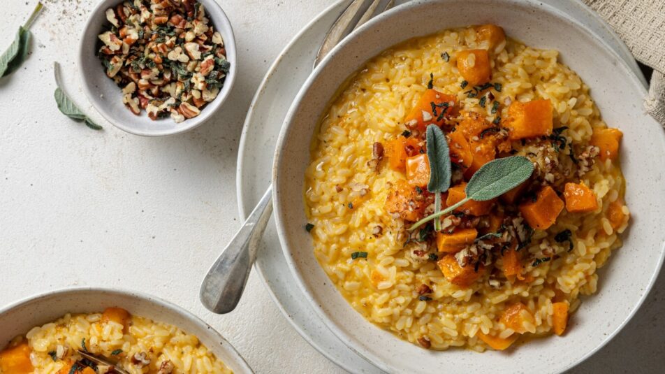Kürbisrisotto in einer Schüssel.
