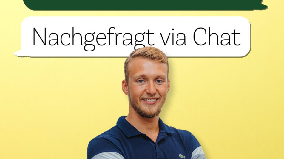 Werbebanner mit gelbem Hintergrund, Text "Alles in Butter?!" in einer grünen Sprechblase und "Nachgefragt via Chat" in einer weissen Sprechblase. Rechts steht Antonio Djakovic, ein erfolgreicher Schwimmer.